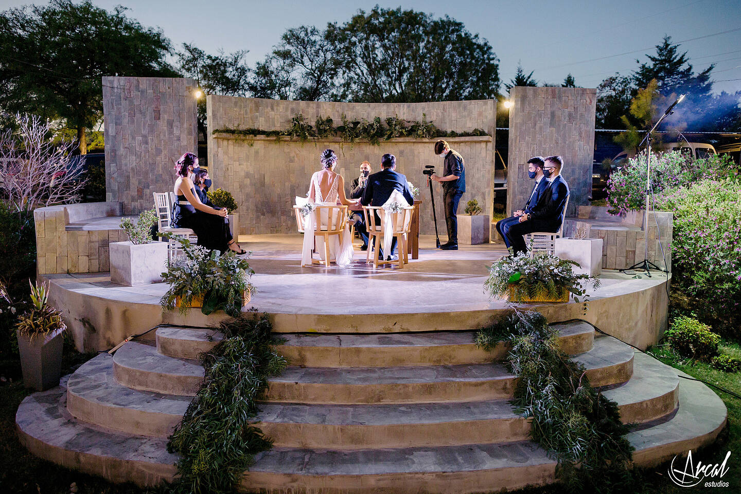 222-mili-y-toma-s-boda-en-parroquia-nuestra-sen-ora-del-socorro-de-escuela-pias-fotos-en-salo-n-reinapaz-140480-O