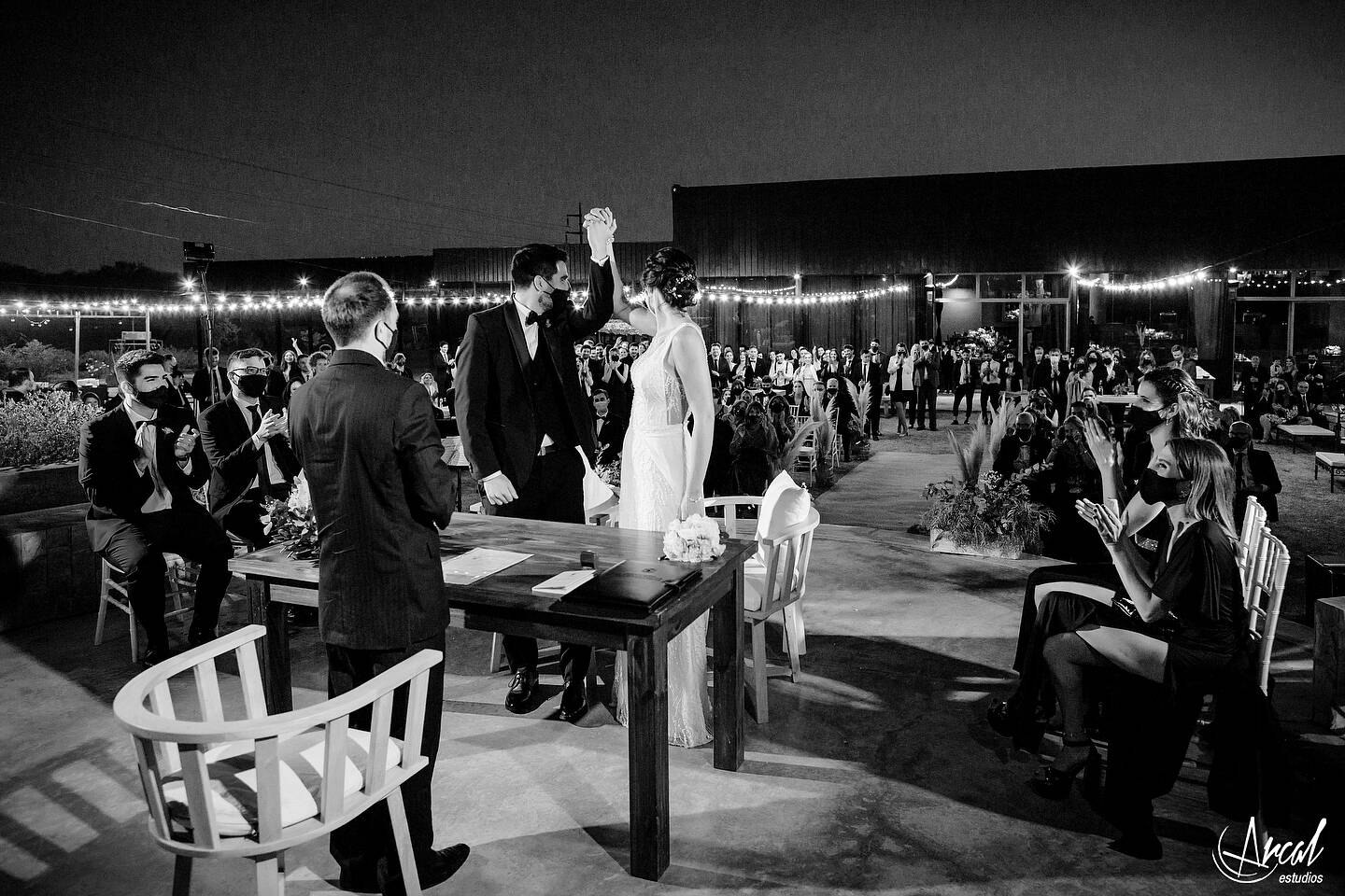 235-mili-y-toma-s-boda-en-parroquia-nuestra-sen-ora-del-socorro-de-escuela-pias-fotos-en-salo-n-reinapaz-140480-O