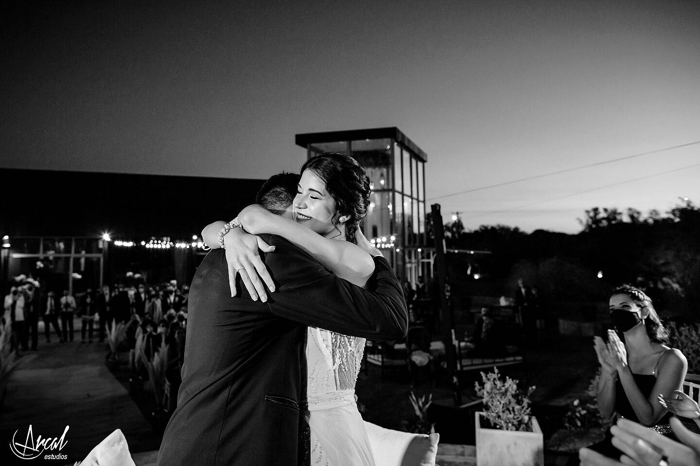 236-mili-y-toma-s-boda-en-parroquia-nuestra-sen-ora-del-socorro-de-escuela-pias-fotos-en-salo-n-reinapaz-140480-O