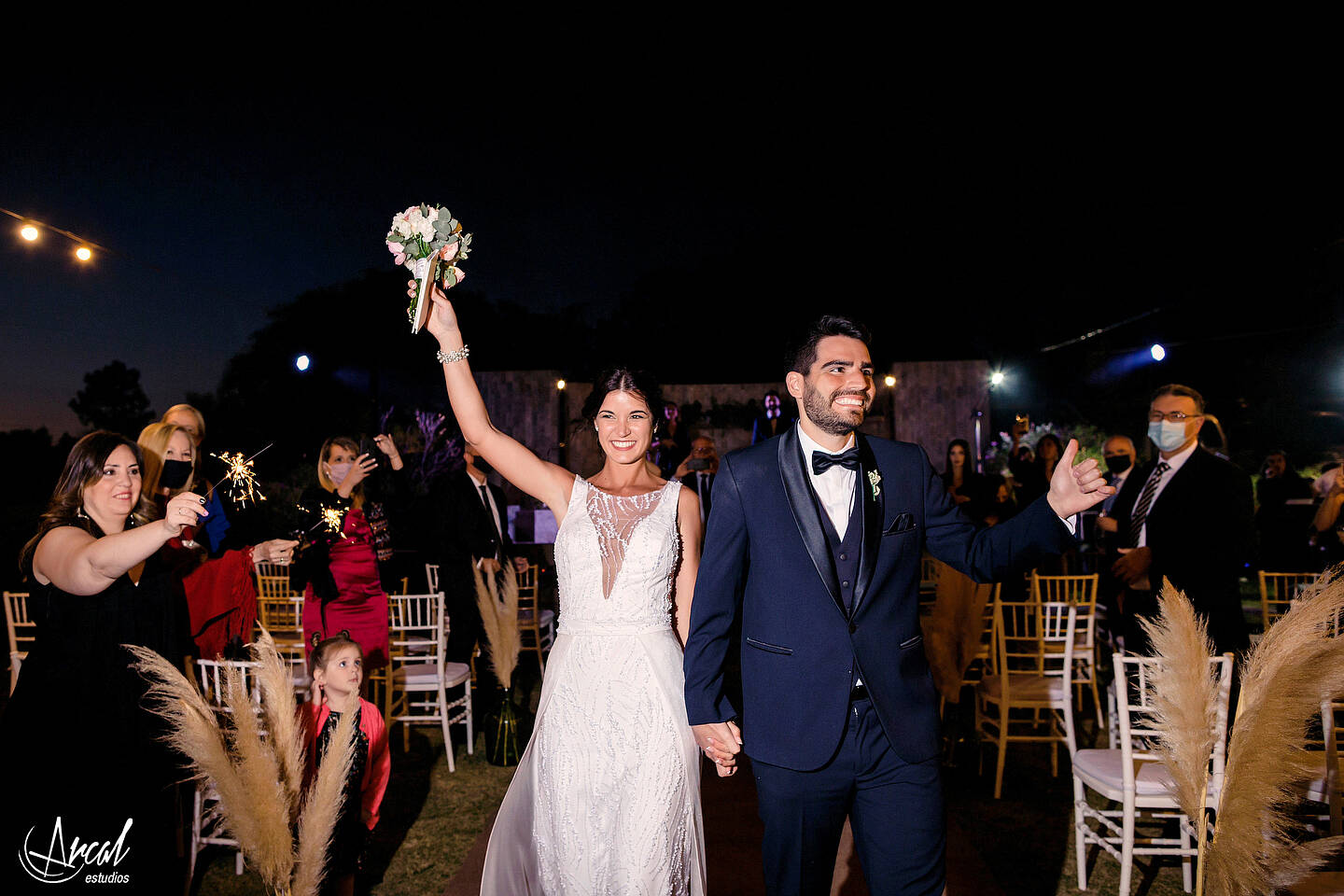 249-mili-y-toma-s-boda-en-parroquia-nuestra-sen-ora-del-socorro-de-escuela-pias-fotos-en-salo-n-reinapaz-140480-O