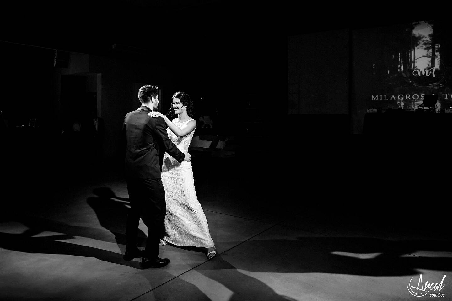 291-mili-y-toma-s-boda-en-parroquia-nuestra-sen-ora-del-socorro-de-escuela-pias-fotos-en-salo-n-reinapaz-140480-O