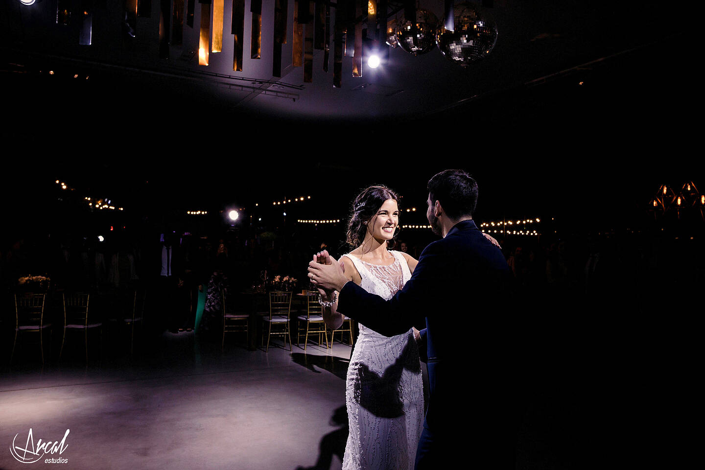 297-mili-y-toma-s-boda-en-parroquia-nuestra-sen-ora-del-socorro-de-escuela-pias-fotos-en-salo-n-reinapaz-140480-O