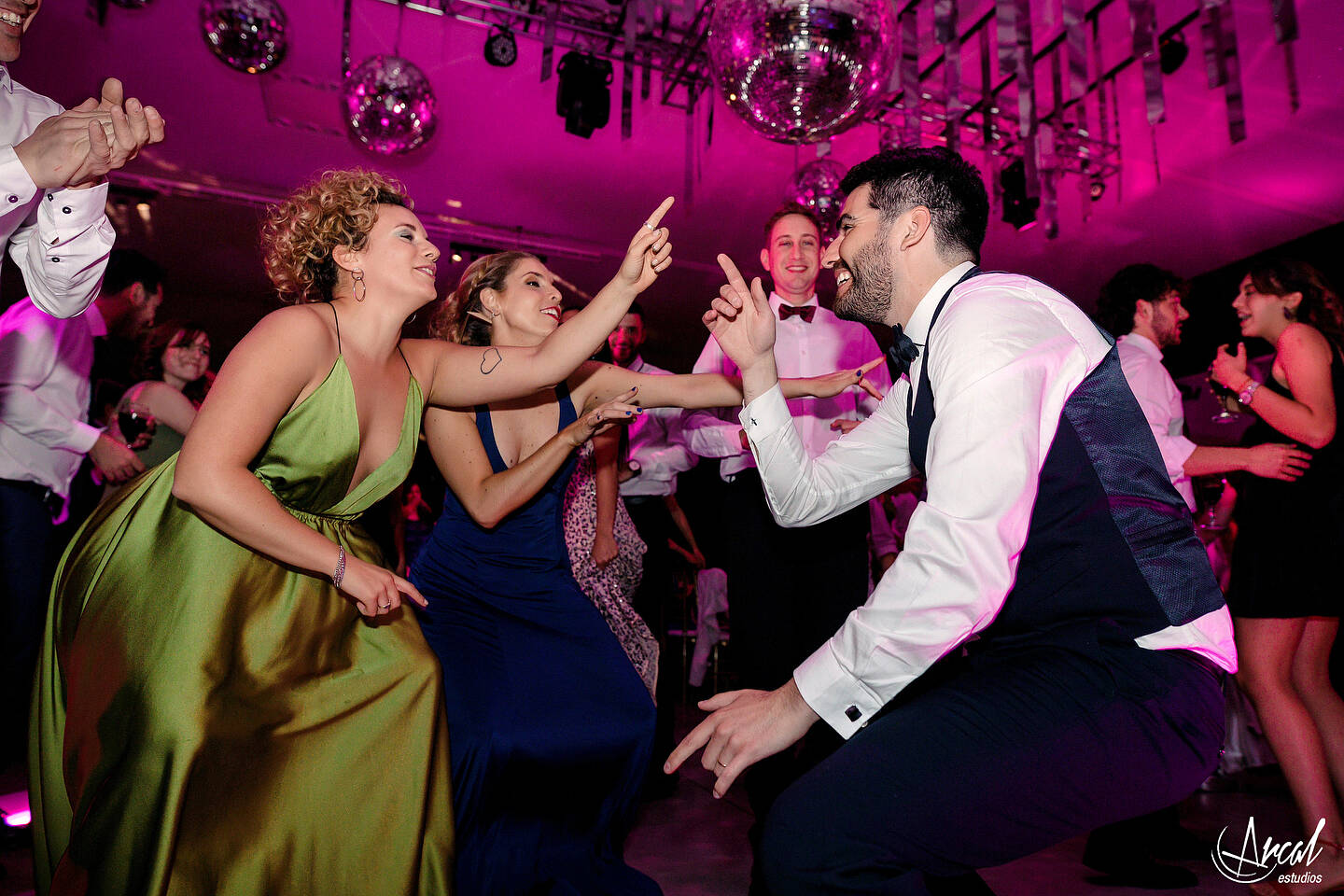 352-mili-y-toma-s-boda-en-parroquia-nuestra-sen-ora-del-socorro-de-escuela-pias-fotos-en-salo-n-reinapaz-140480-O