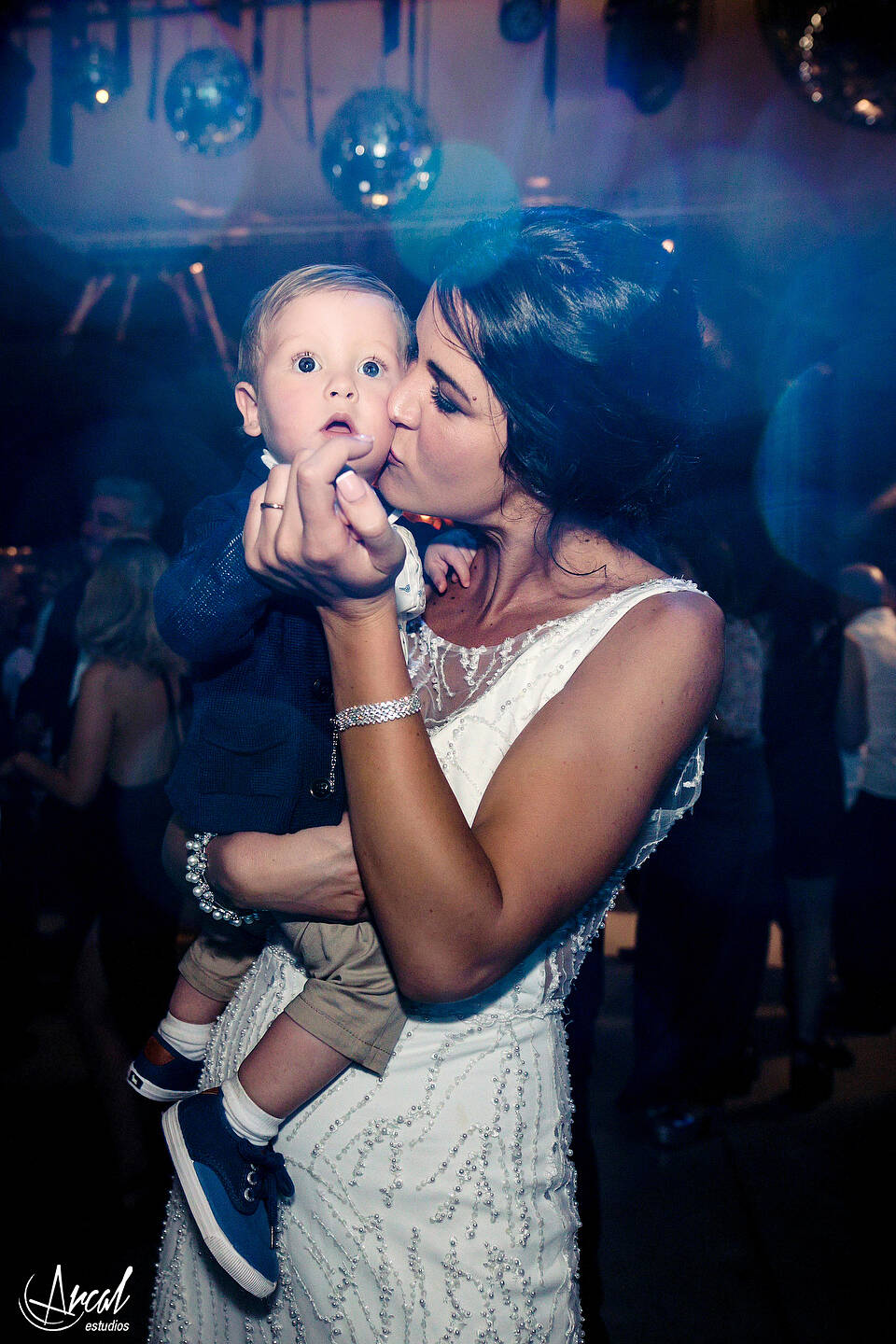 413-mili-y-toma-s-boda-en-parroquia-nuestra-sen-ora-del-socorro-de-escuela-pias-fotos-en-salo-n-reinapaz-140480-O