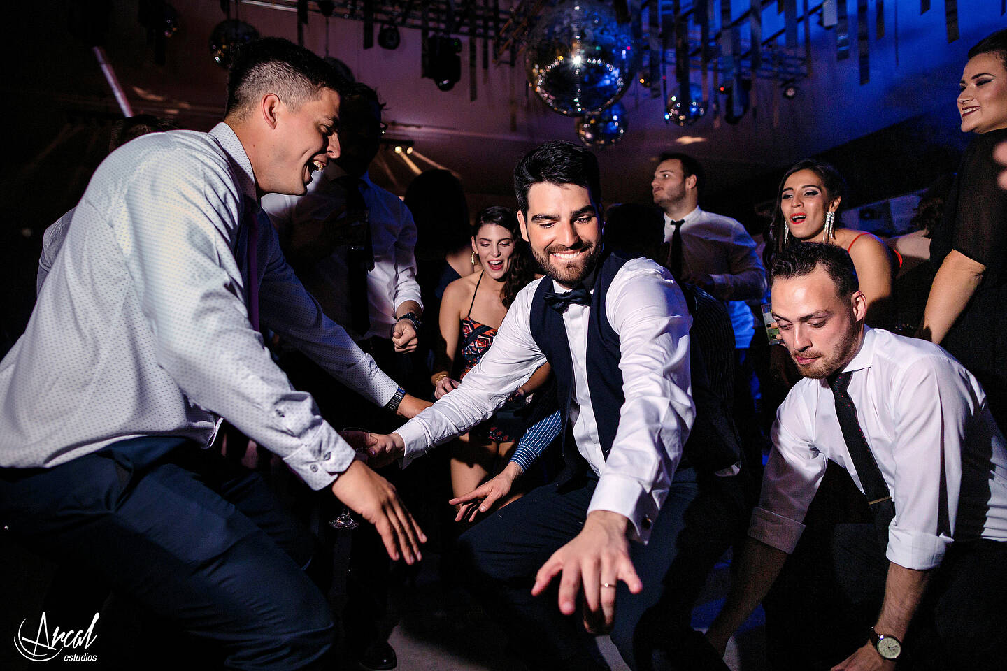 432-mili-y-toma-s-boda-en-parroquia-nuestra-sen-ora-del-socorro-de-escuela-pias-fotos-en-salo-n-reinapaz-140480-O