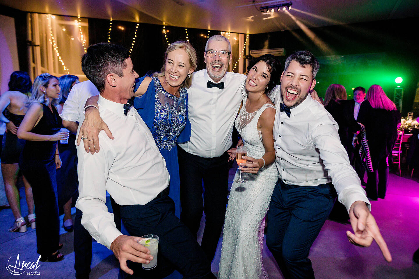 443-mili-y-toma-s-boda-en-parroquia-nuestra-sen-ora-del-socorro-de-escuela-pias-fotos-en-salo-n-reinapaz-140480-O