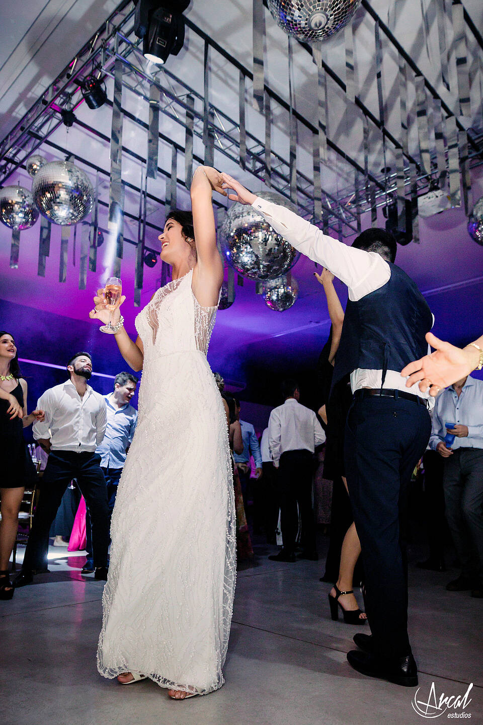 445-mili-y-toma-s-boda-en-parroquia-nuestra-sen-ora-del-socorro-de-escuela-pias-fotos-en-salo-n-reinapaz-140480-O