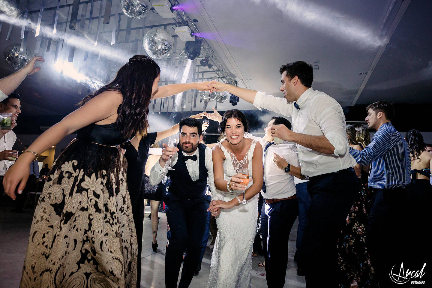 460-mili-y-toma-s-boda-en-parroquia-nuestra-sen-ora-del-socorro-de-escuela-pias-fotos-en-salo-n-reinapaz-140480-O