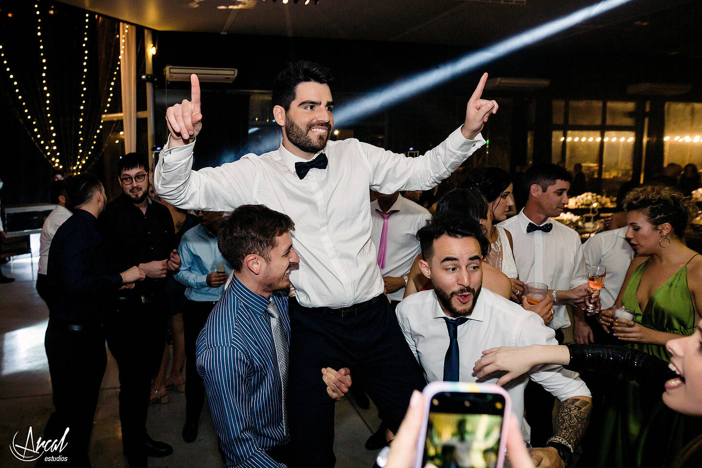 463-mili-y-toma-s-boda-en-parroquia-nuestra-sen-ora-del-socorro-de-escuela-pias-fotos-en-salo-n-reinapaz-140480-O