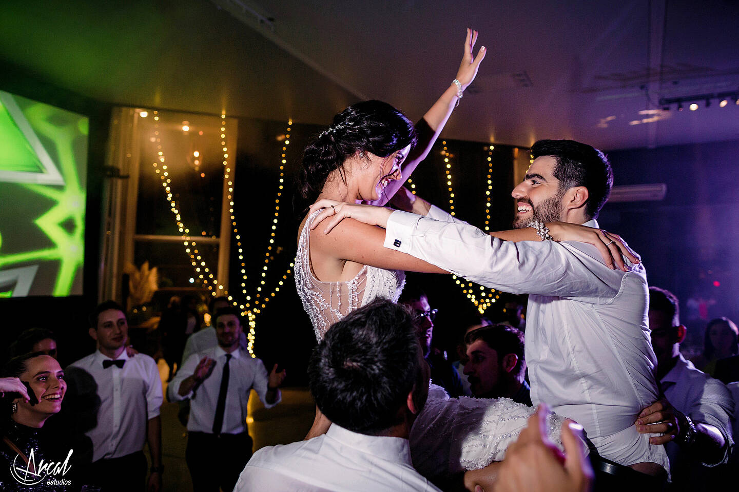 465-mili-y-toma-s-boda-en-parroquia-nuestra-sen-ora-del-socorro-de-escuela-pias-fotos-en-salo-n-reinapaz-140480-O