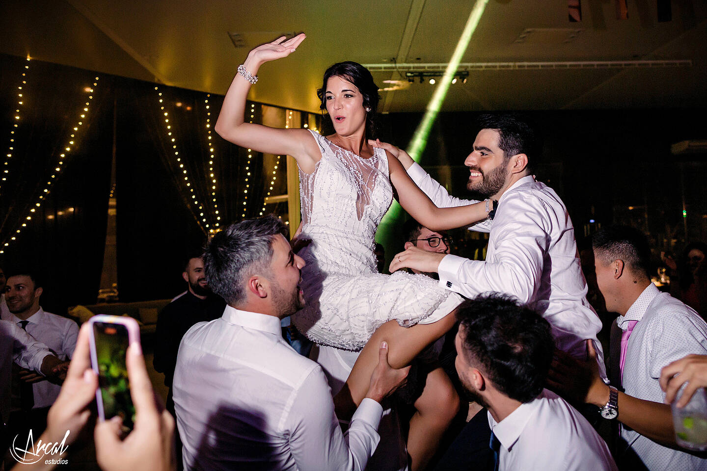 466-mili-y-toma-s-boda-en-parroquia-nuestra-sen-ora-del-socorro-de-escuela-pias-fotos-en-salo-n-reinapaz-140480-O