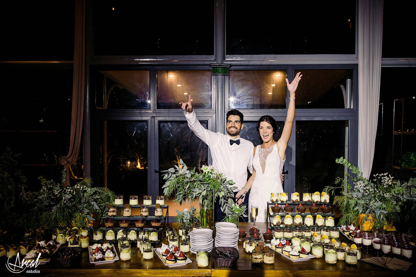 473-mili-y-toma-s-boda-en-parroquia-nuestra-sen-ora-del-socorro-de-escuela-pias-fotos-en-salo-n-reinapaz-140480-O