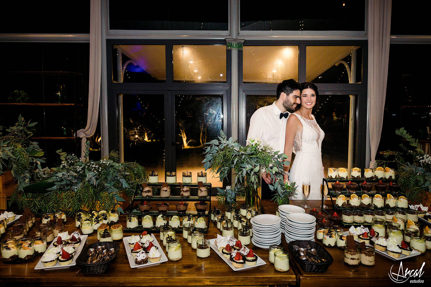 474-mili-y-toma-s-boda-en-parroquia-nuestra-sen-ora-del-socorro-de-escuela-pias-fotos-en-salo-n-reinapaz-140480-O