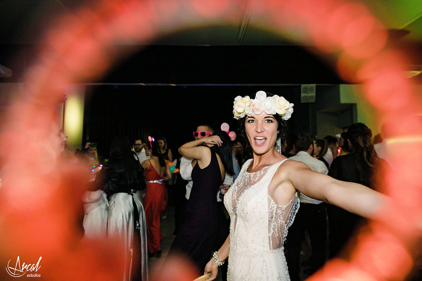 485-mili-y-toma-s-boda-en-parroquia-nuestra-sen-ora-del-socorro-de-escuela-pias-fotos-en-salo-n-reinapaz-140480-O