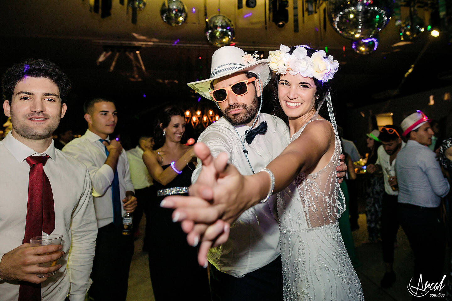 537-mili-y-toma-s-boda-en-parroquia-nuestra-sen-ora-del-socorro-de-escuela-pias-fotos-en-salo-n-reinapaz-140480-O