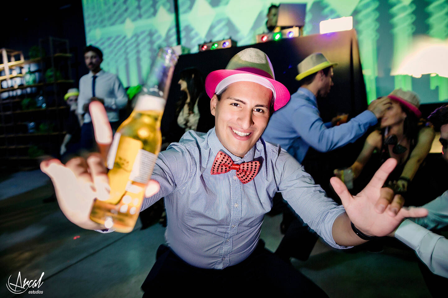 543-mili-y-toma-s-boda-en-parroquia-nuestra-sen-ora-del-socorro-de-escuela-pias-fotos-en-salo-n-reinapaz-140480-O