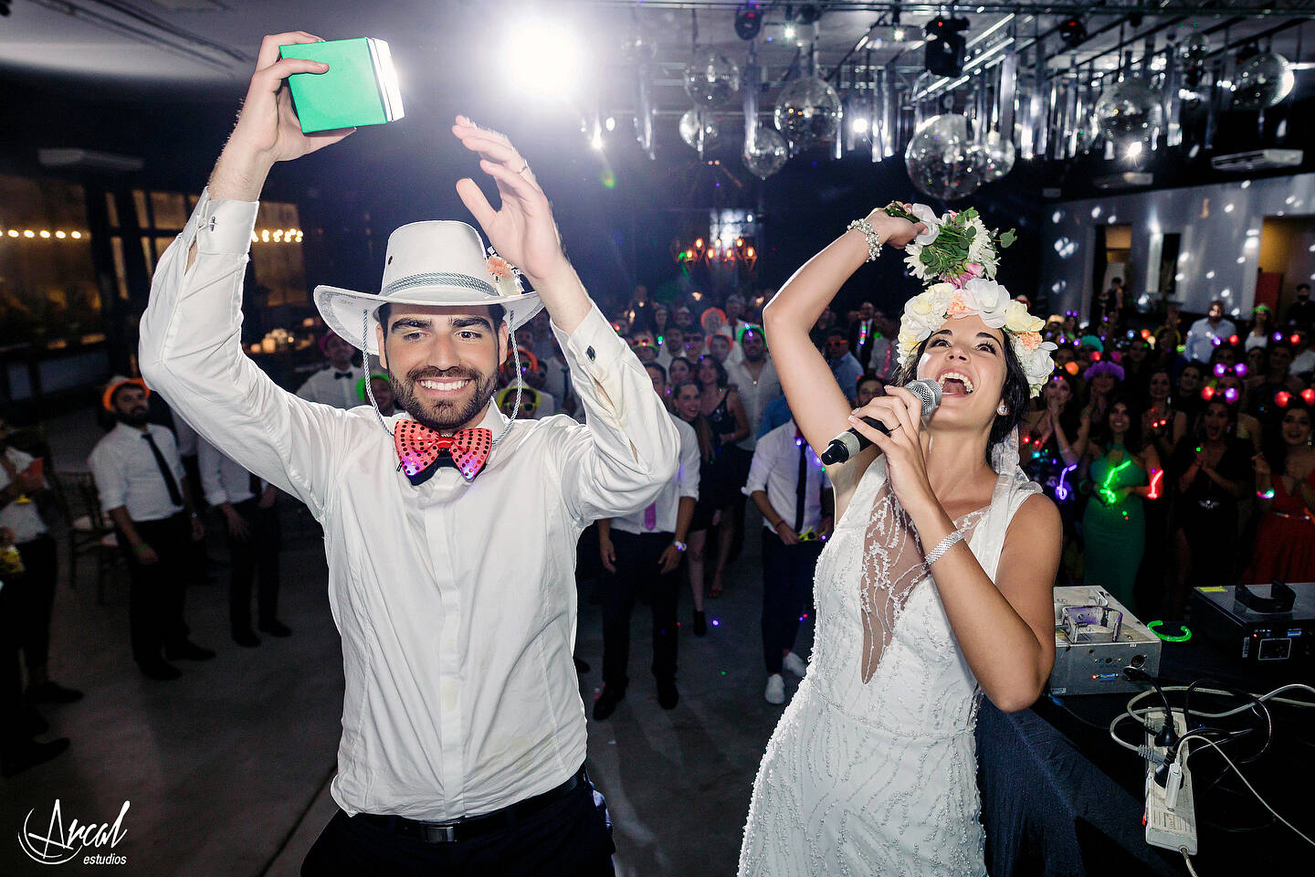 547-mili-y-toma-s-boda-en-parroquia-nuestra-sen-ora-del-socorro-de-escuela-pias-fotos-en-salo-n-reinapaz-140480-O