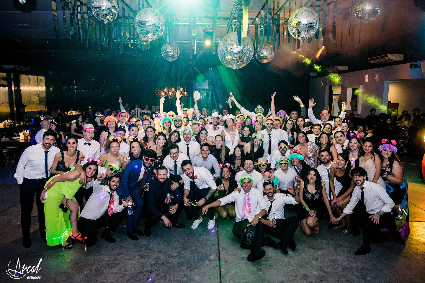 554-mili-y-toma-s-boda-en-parroquia-nuestra-sen-ora-del-socorro-de-escuela-pias-fotos-en-salo-n-reinapaz-140480-O