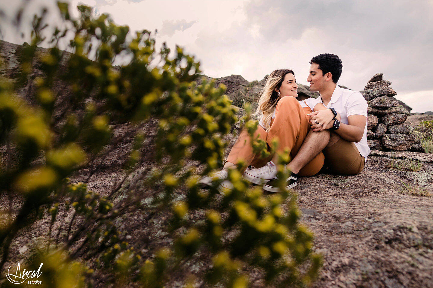 030-dara-y-joe-fotografi-as-de-novios-en-el-arco-de-las-altas-cumbres-y-pre-boda-en-la-quebrada-del-bata-n-144863-O