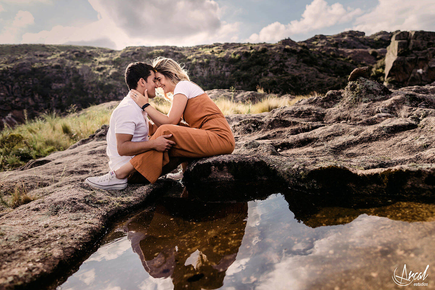 040-dara-y-joe-fotografi-as-de-novios-en-el-arco-de-las-altas-cumbres-y-pre-boda-en-la-quebrada-del-bata-na-144863-O