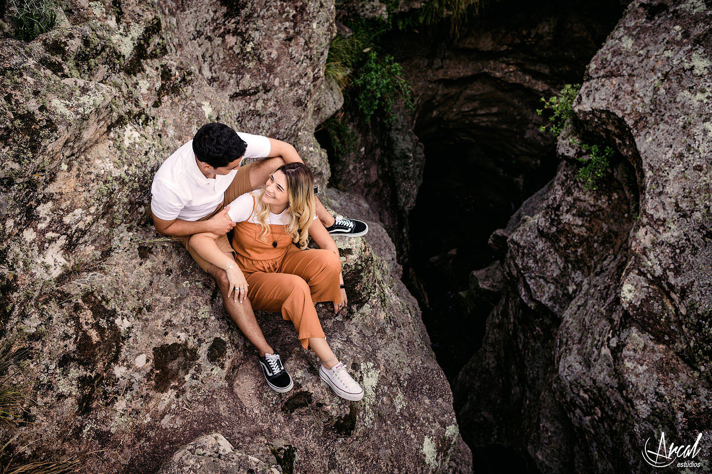 042-dara-y-joe-fotografi-as-de-novios-en-el-arco-de-las-altas-cumbres-y-pre-boda-en-la-quebrada-del-bata-na-144863-O