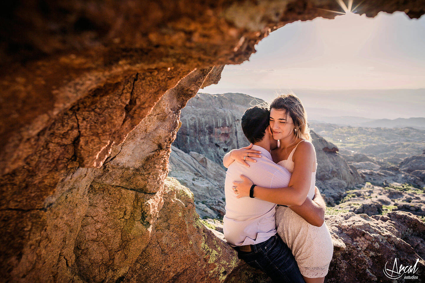 058-dara-y-joe-fotografi-as-de-novios-en-el-arco-de-las-altas-cumbres-y-pre-boda-en-la-quebrada-del-bata-na-144863-O