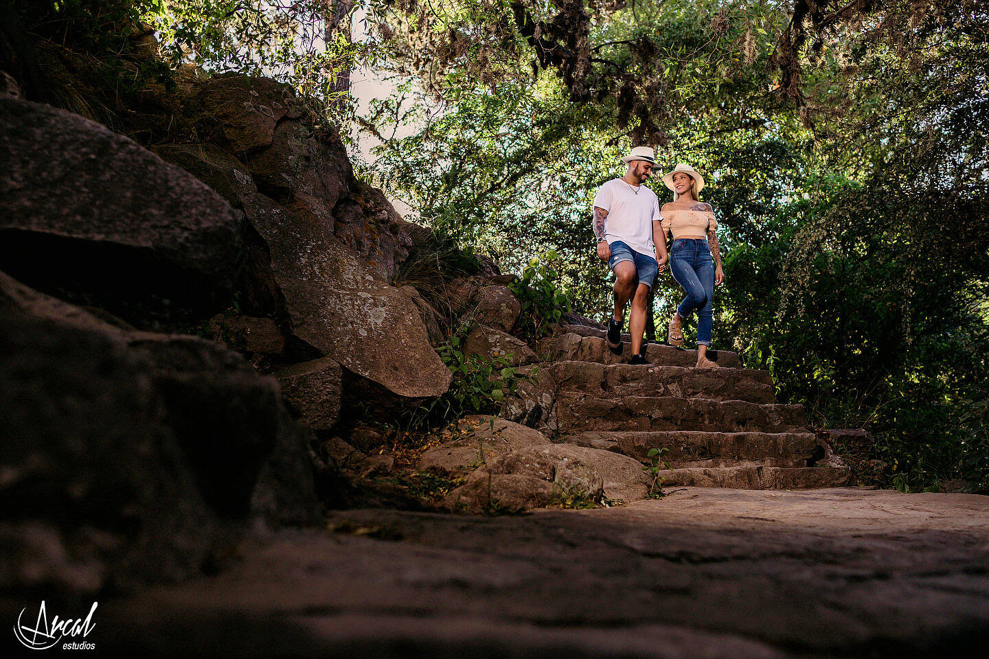 002-flor-y-maxi-fotografi-a-de-preboda-en-el-dique-san-jeronimo-dique-si-en-la-cumbre-pre-boda-en-vin-edos-nebula-co-rdoba-146765-O