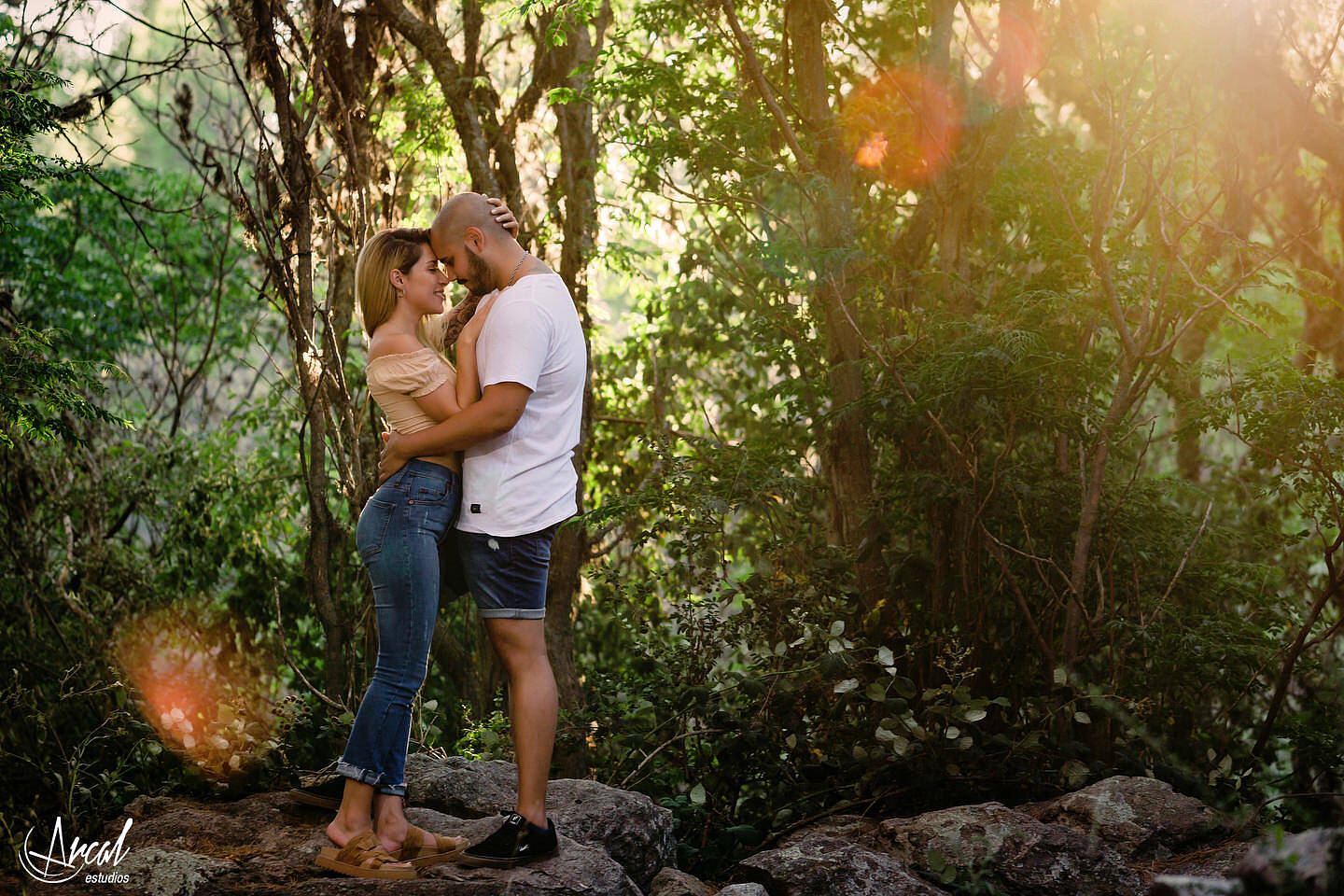 023-flor-y-maxi-fotografi-a-de-preboda-en-el-dique-san-jeronimo-dique-si-en-la-cumbre-pre-boda-en-vin-edos-nebula-co-rdoba-146765-O