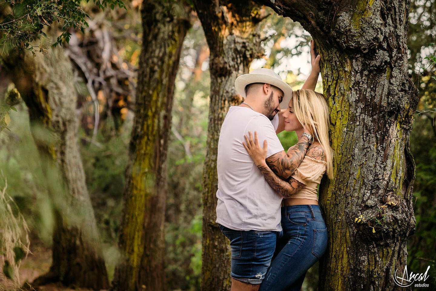027-flor-y-maxi-fotografi-a-de-preboda-en-el-dique-san-jeronimo-dique-si-en-la-cumbre-pre-boda-en-vin-edos-nebula-co-rdoba-146765-O