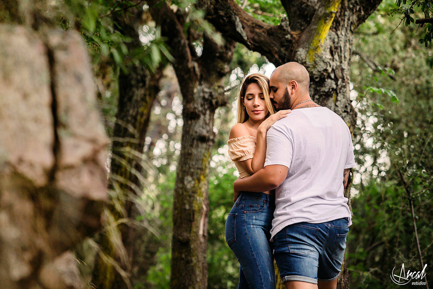 032-flor-y-maxi-fotografi-a-de-preboda-en-el-dique-san-jeronimo-dique-si-en-la-cumbre-pre-boda-en-vin-edos-nebula-co-rdoba-146765-O
