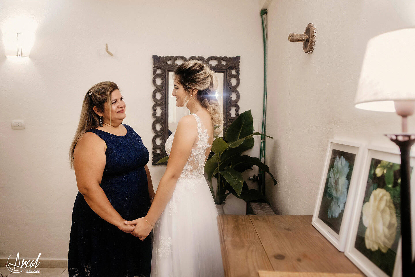 040-dara-y-joe-boda-en-estancia-el-rosal-agua-de-oro-tocado-de-petit-atelier-152183-O