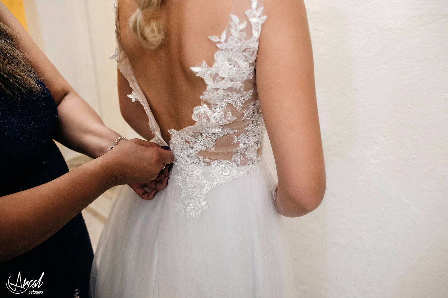 045-dara-y-joe-boda-en-estancia-el-rosal-agua-de-oro-tocado-de-petit-atelier-152183-O