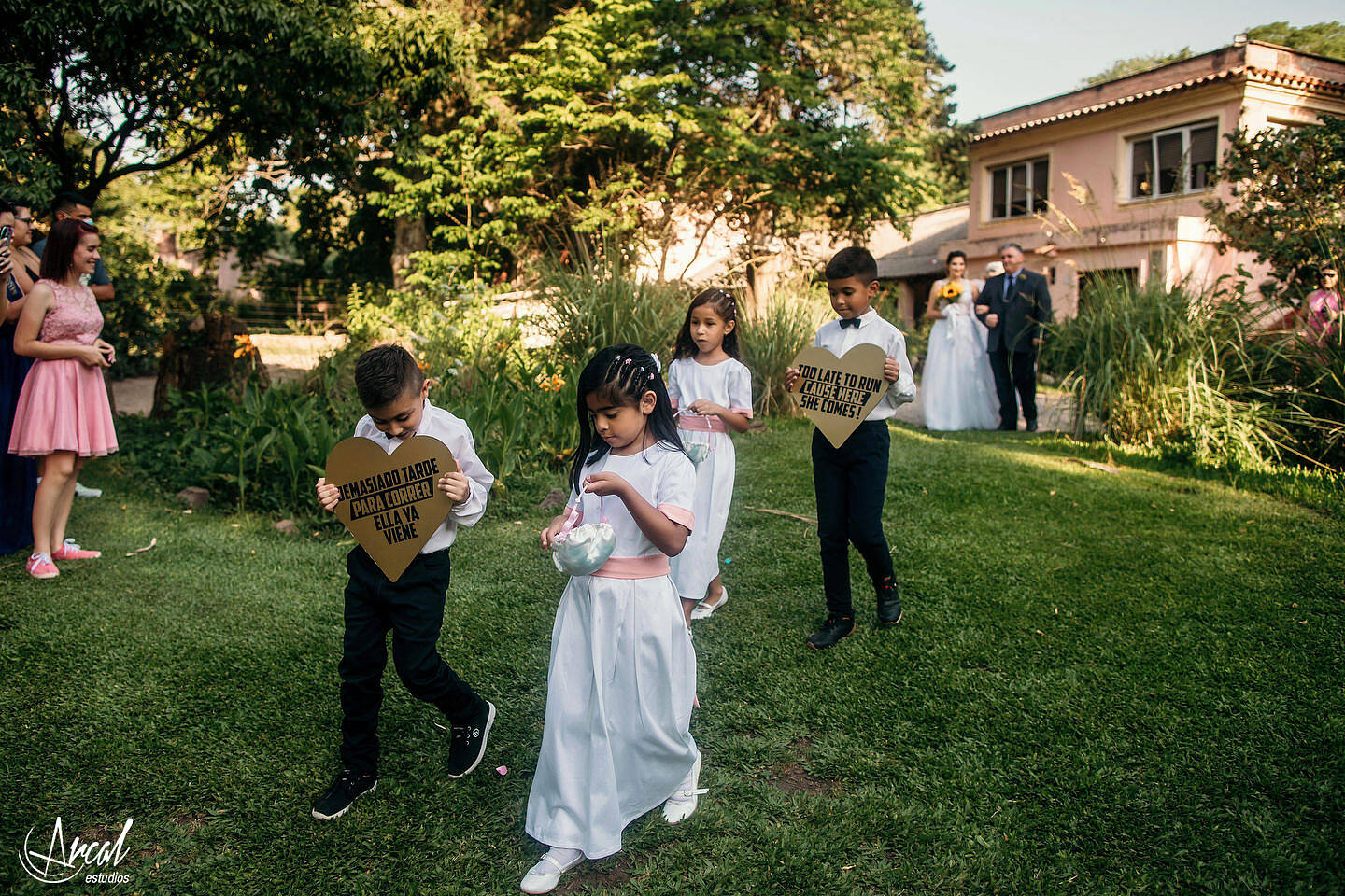 054-dara-y-joe-boda-en-estancia-el-rosal-agua-de-oro-tocado-de-petit-atelier-152183-O