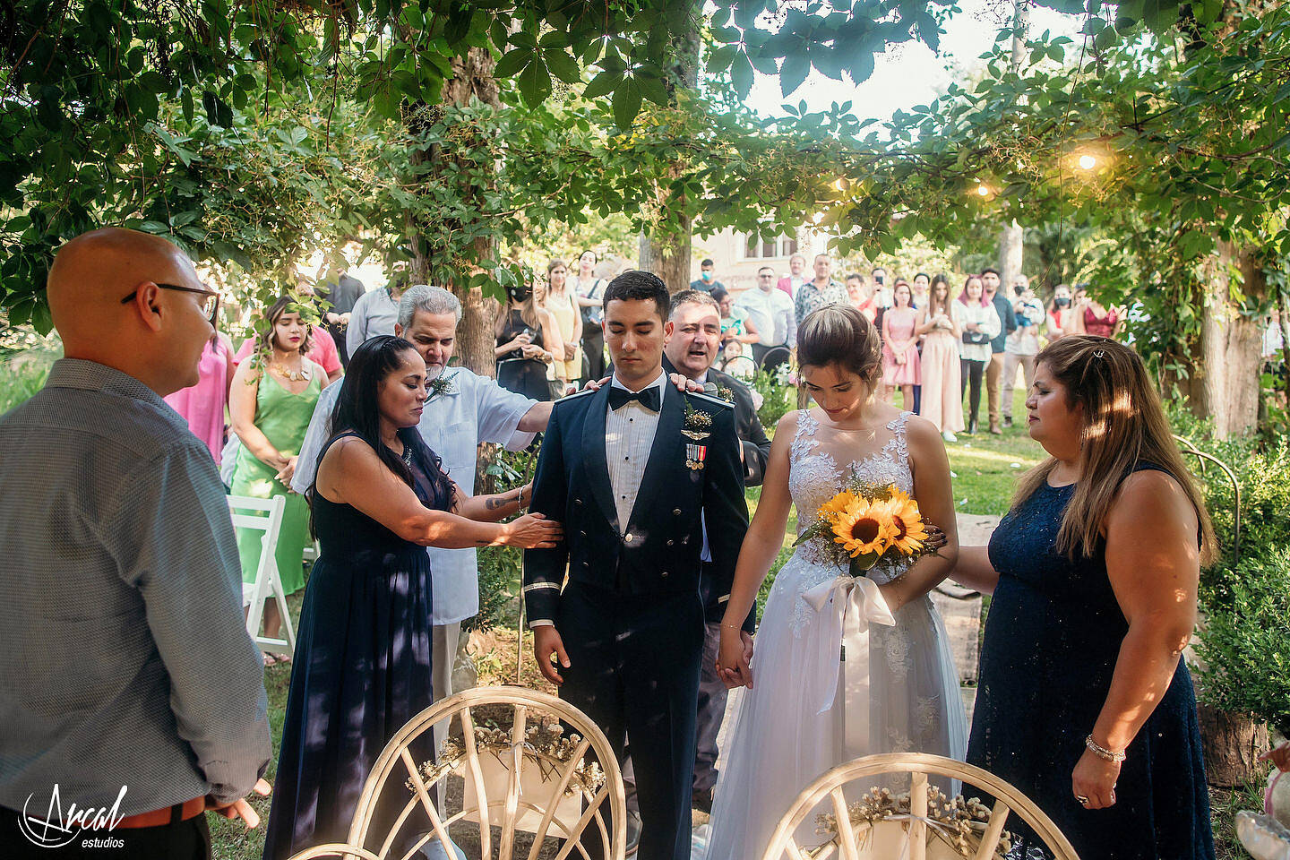 066-dara-y-joe-boda-en-estancia-el-rosal-agua-de-oro-tocado-de-petit-atelier-152183-O