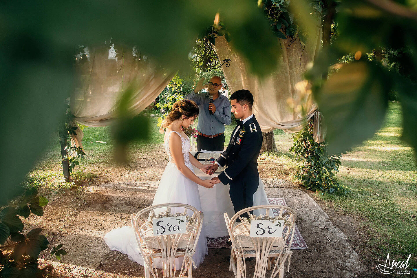 089-dara-y-joe-boda-en-estancia-el-rosal-agua-de-oro-tocado-de-petit-ateliera-152183-O