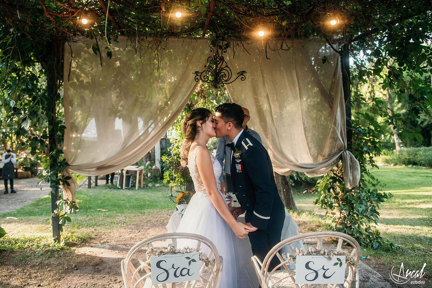 091-dara-y-joe-boda-en-estancia-el-rosal-agua-de-oro-tocado-de-petit-ateliera-152183-O