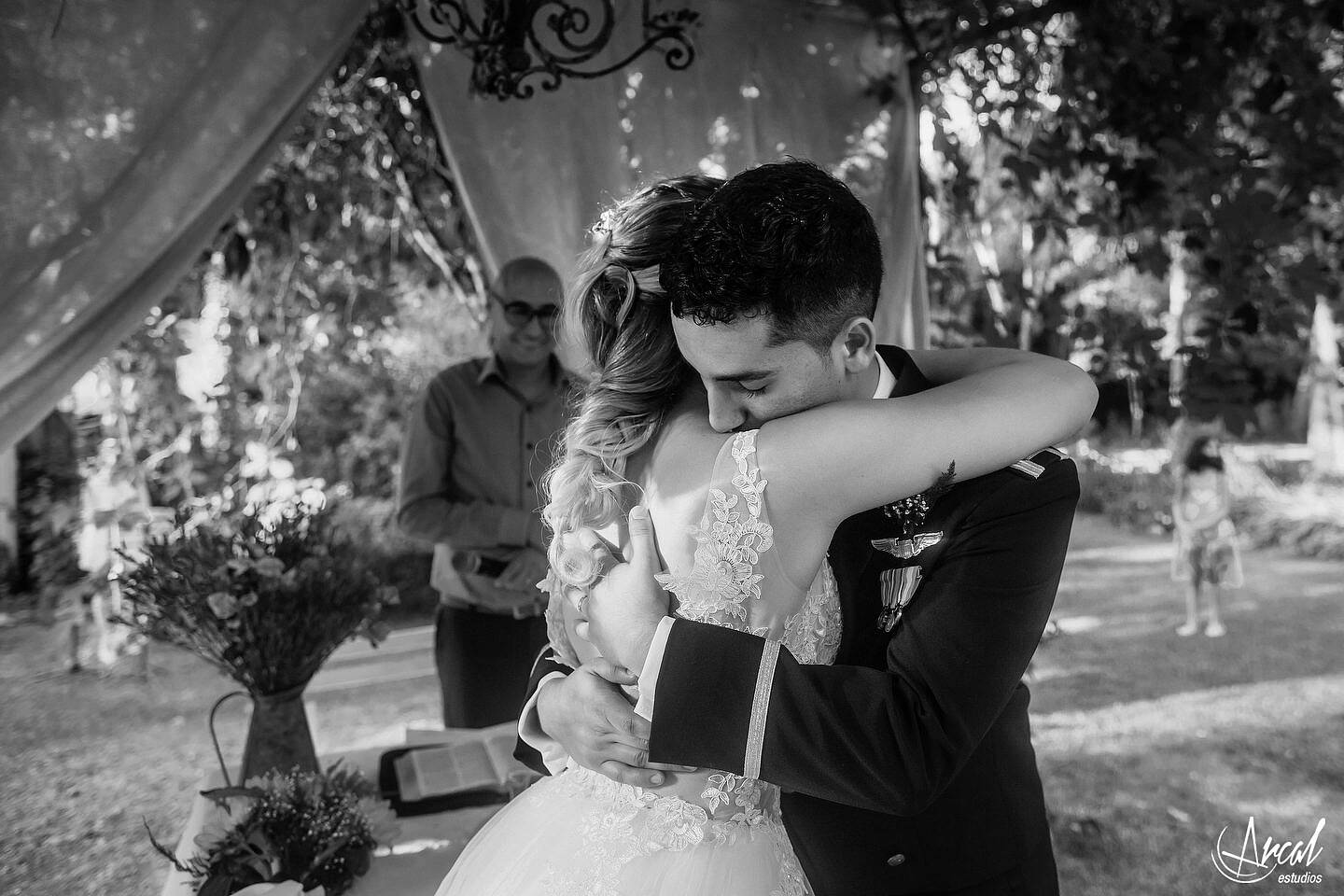 094-dara-y-joe-boda-en-estancia-el-rosal-agua-de-oro-tocado-de-petit-ateliera-152183-O