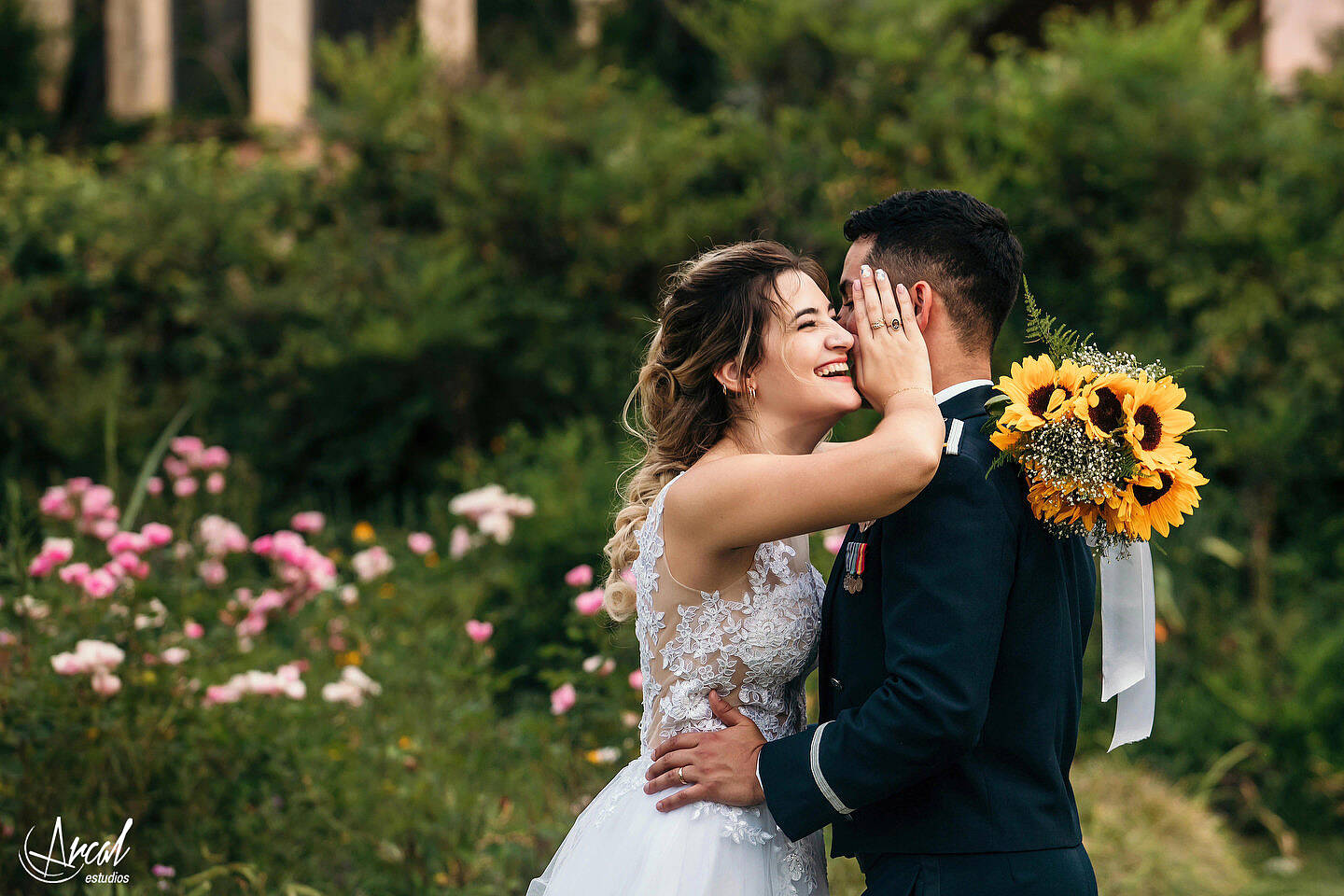 136-dara-y-joe-boda-en-estancia-el-rosal-agua-de-oro-tocado-de-petit-atelier-152183-O