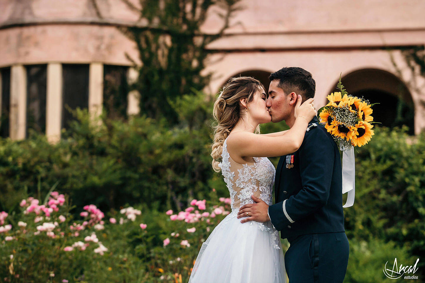 139-dara-y-joe-boda-en-estancia-el-rosal-agua-de-oro-tocado-de-petit-ateliera-152183-O