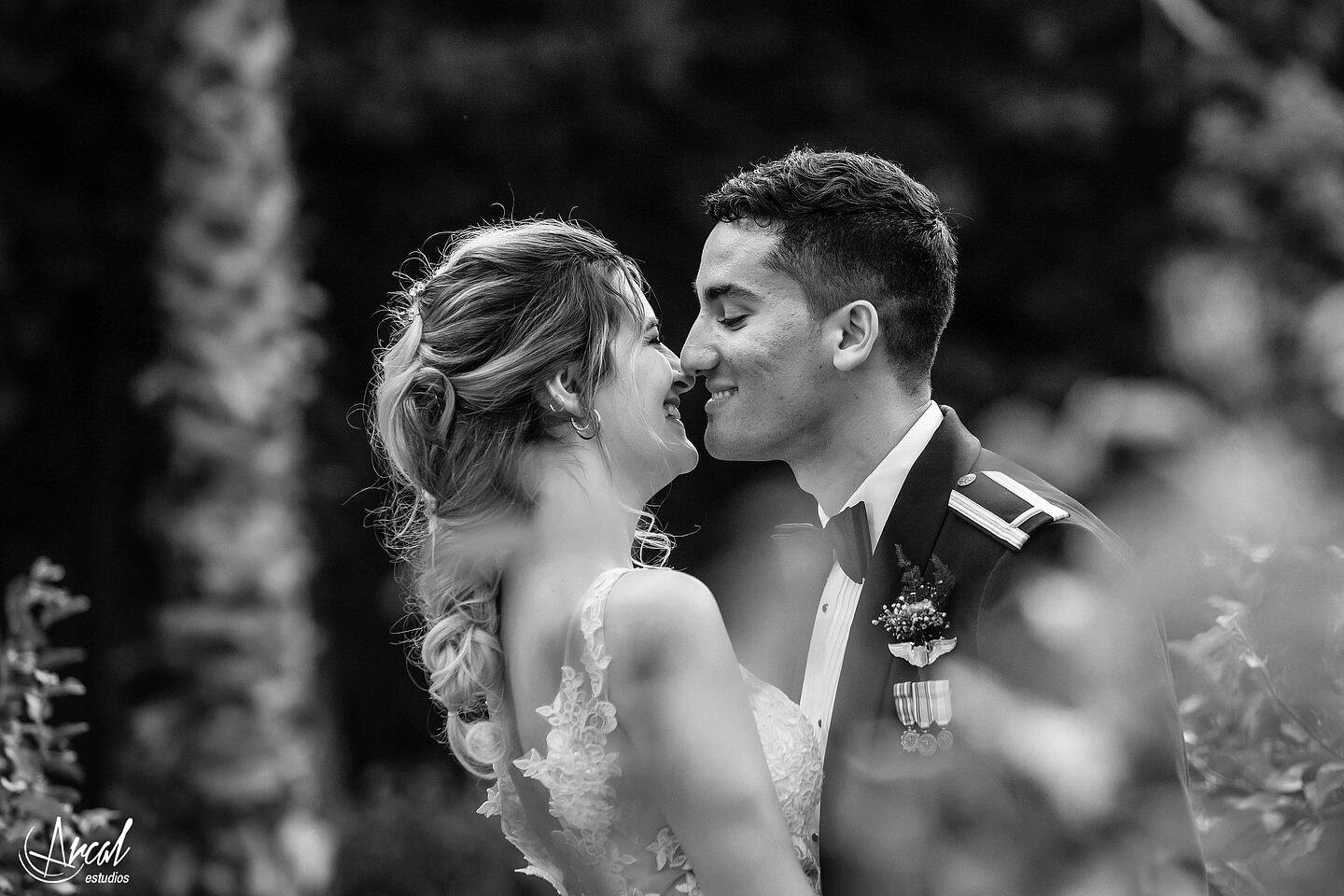 147-dara-y-joe-boda-en-estancia-el-rosal-agua-de-oro-tocado-de-petit-atelier-152183-O