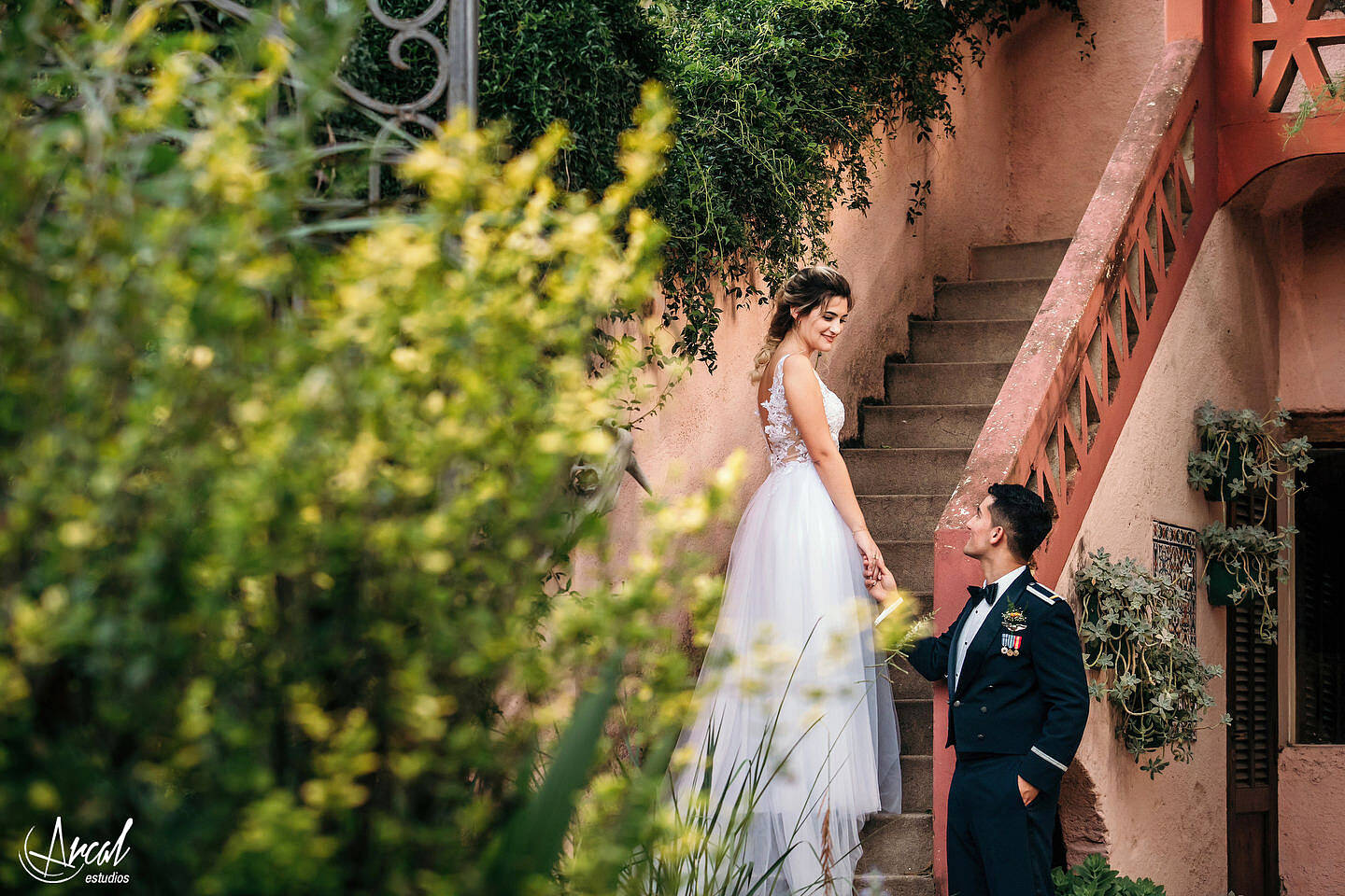 151-dara-y-joe-boda-en-estancia-el-rosal-agua-de-oro-tocado-de-petit-atelier-152183-O