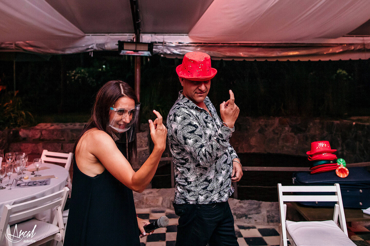 195-dara-y-joe-boda-en-estancia-el-rosal-agua-de-oro-tocado-de-petit-atelier-152183-O