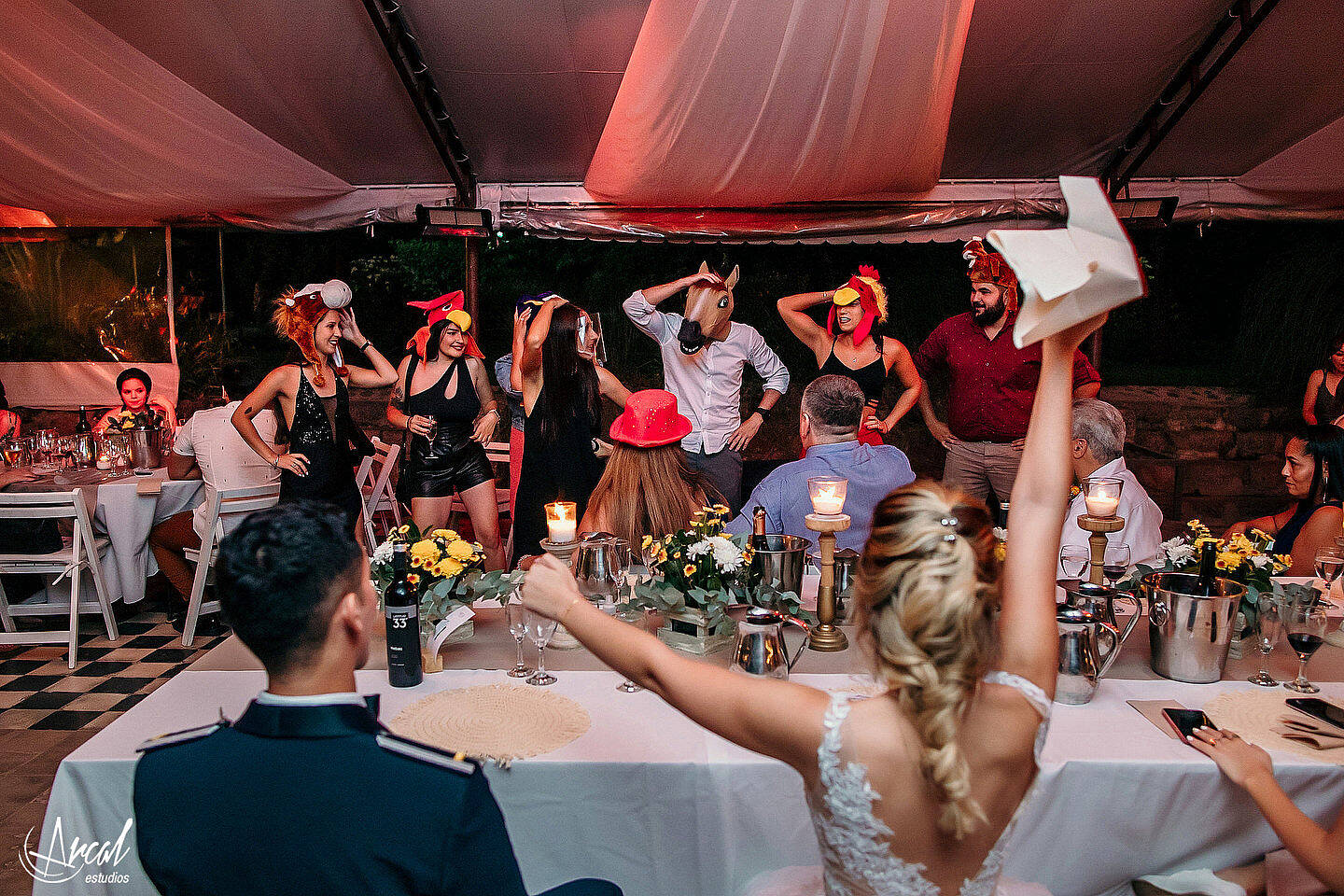 205-dara-y-joe-boda-en-estancia-el-rosal-agua-de-oro-tocado-de-petit-atelier-152183-O