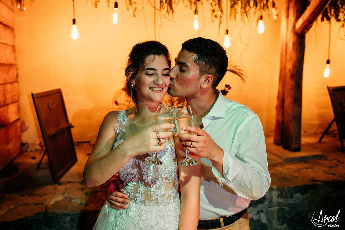 290-dara-y-joe-boda-en-estancia-el-rosal-agua-de-oro-tocado-de-petit-ateliera-152183-O