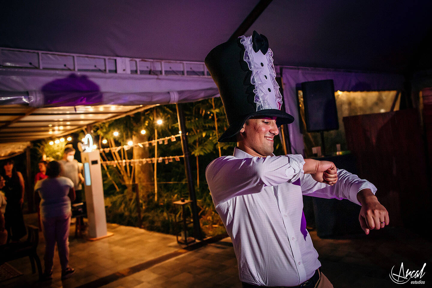 314-dara-y-joe-boda-en-estancia-el-rosal-agua-de-oro-tocado-de-petit-ateliera-152183-O