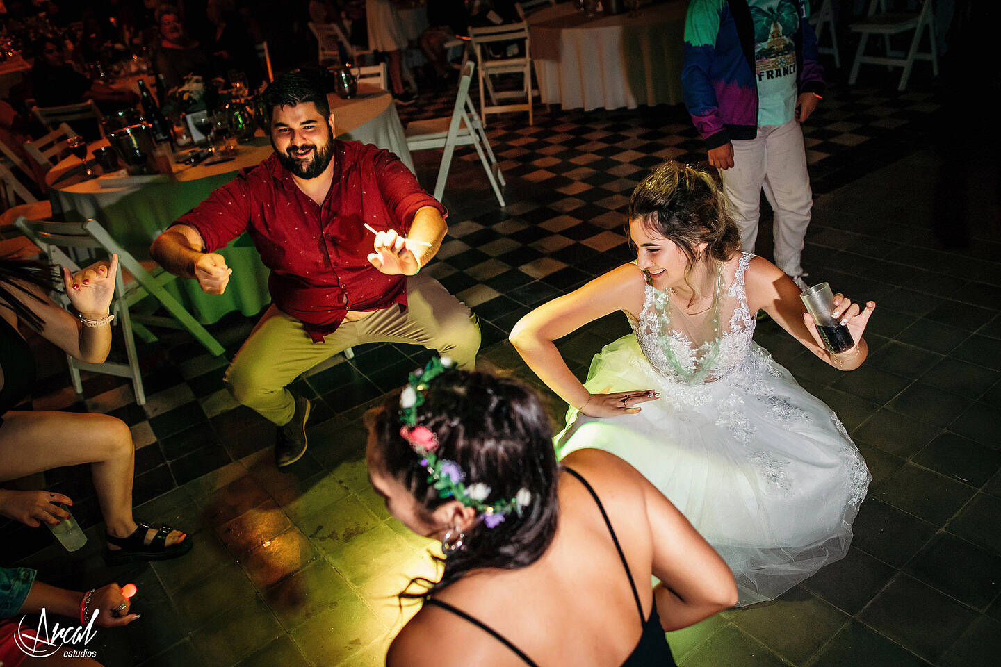 350-dara-y-joe-boda-en-estancia-el-rosal-agua-de-oro-tocado-de-petit-atelier-152183-O