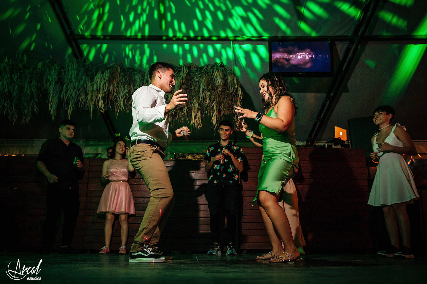 362-dara-y-joe-boda-en-estancia-el-rosal-agua-de-oro-tocado-de-petit-atelier-152183-O