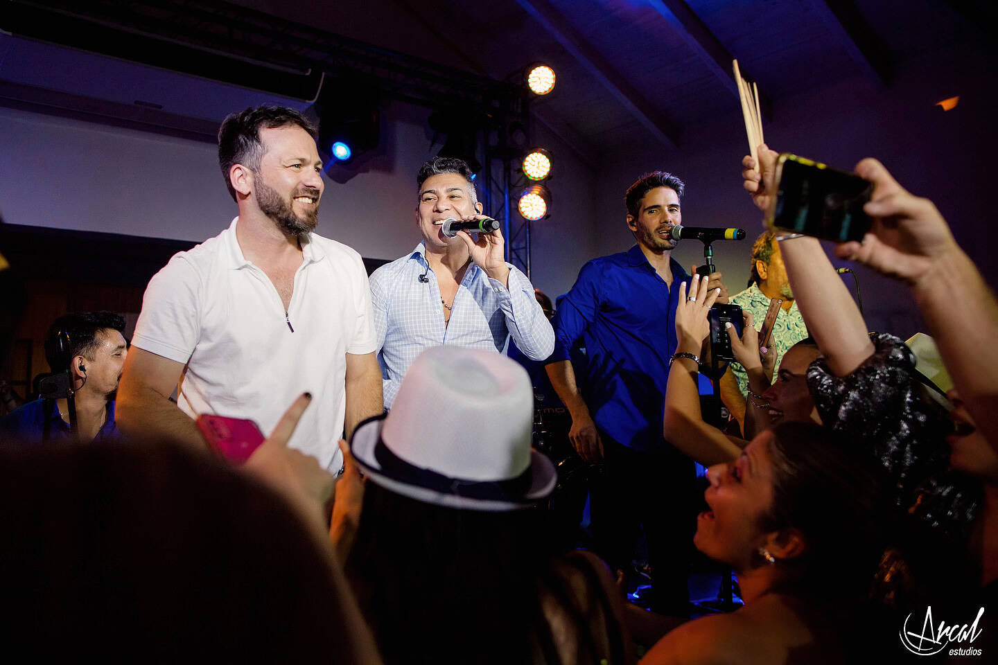 355-jimena-y-mauro-salon-casas-viejas-boda-manuel-wirzt-la-barra-evento-fotografia-de-boda-157047-XXL