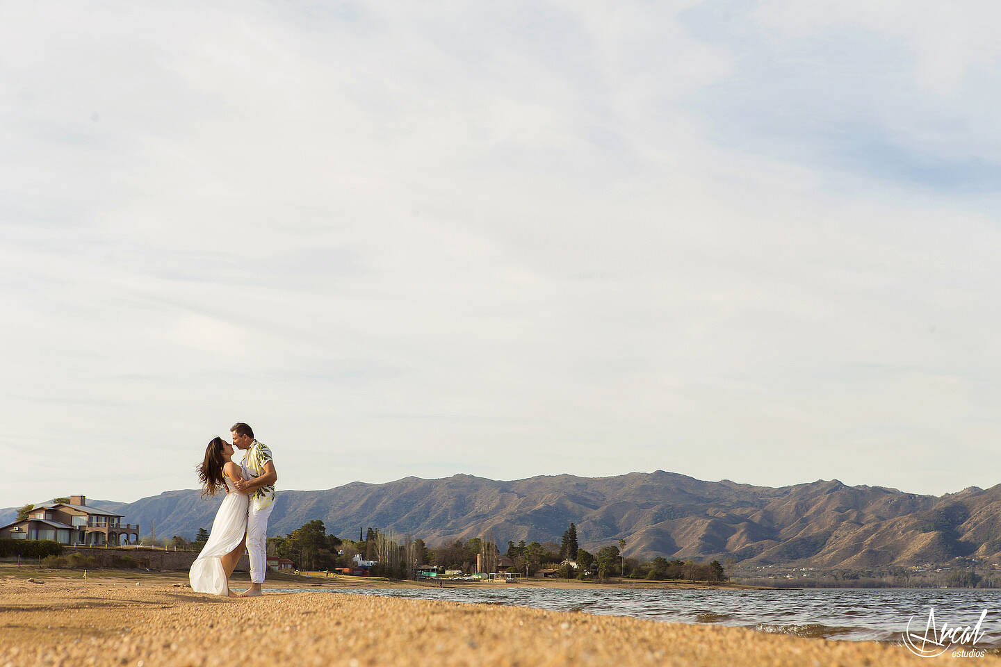 070-vero-y-chelo-fotogfrafi-as-de-preboda-en-playa-los-mimbres-164687-XXL