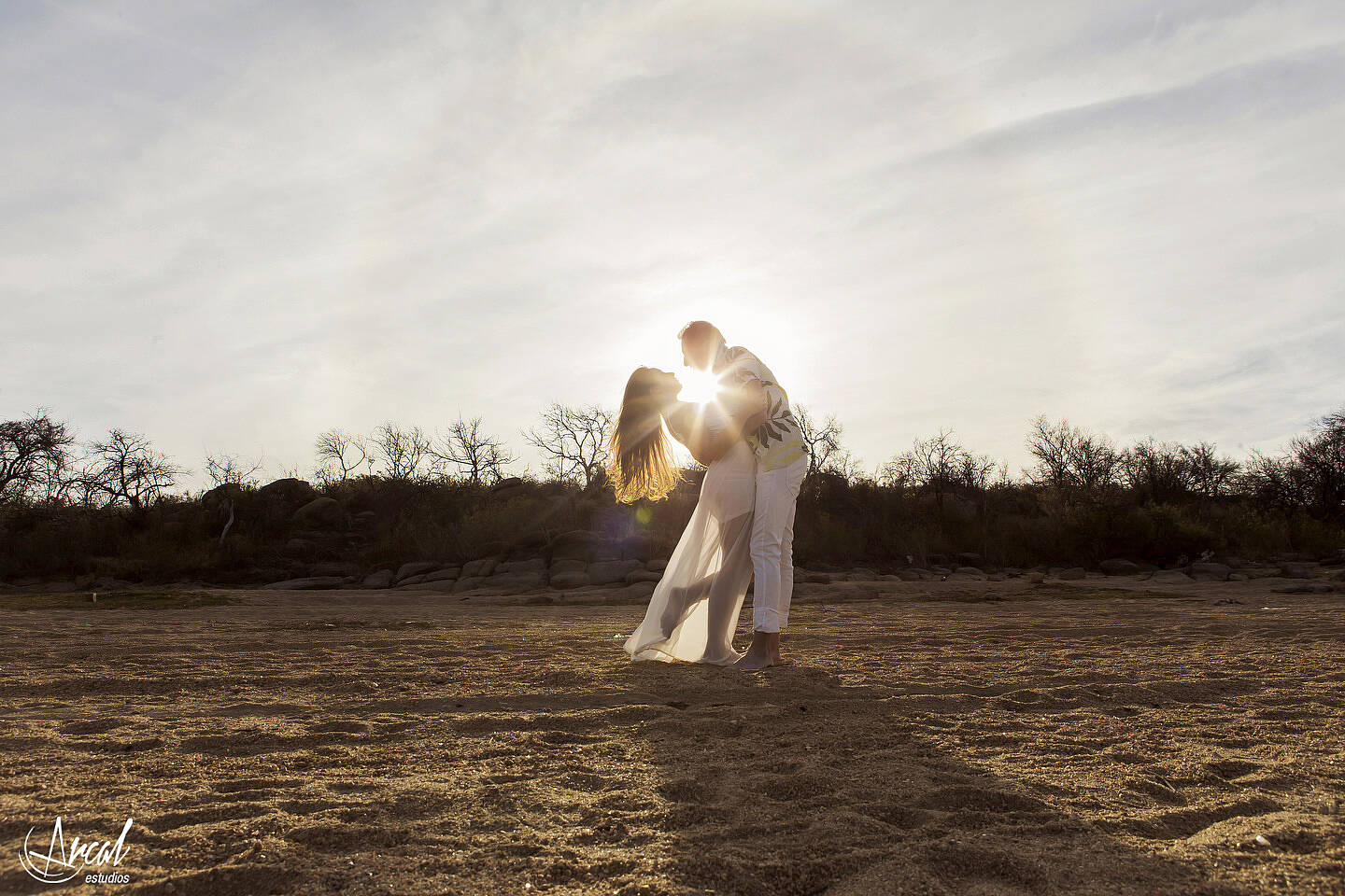 076-vero-y-chelo-fotogfrafi-as-de-preboda-en-playa-los-mimbresa-164687-XXL